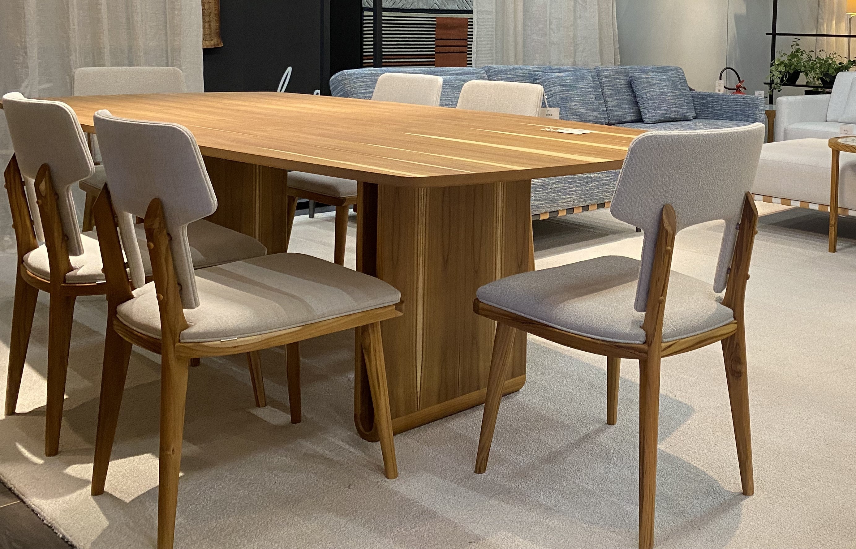 Uultis Contemporary Furniture
