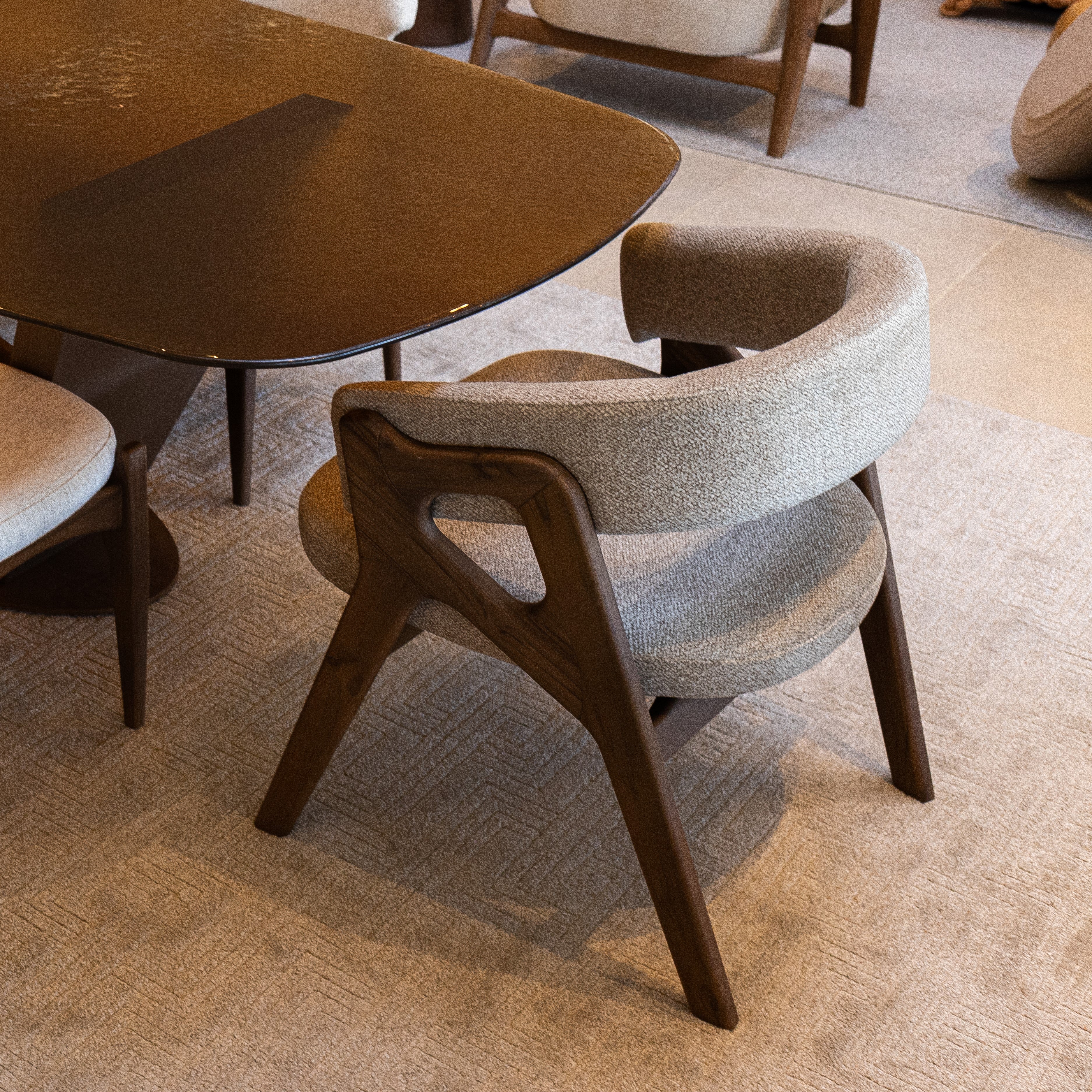 Uultis Contemporary Furniture