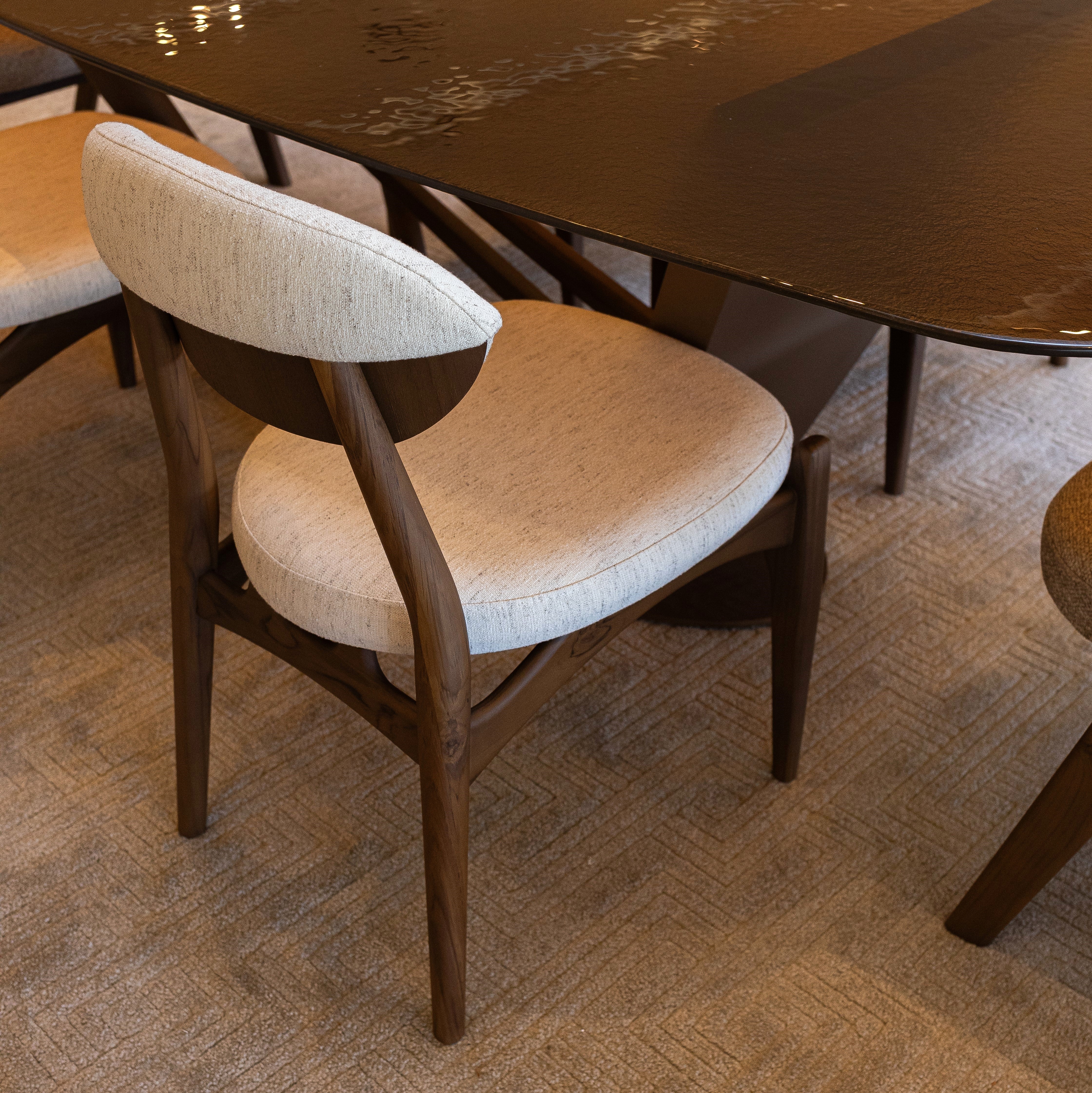 Uultis Contemporary Furniture