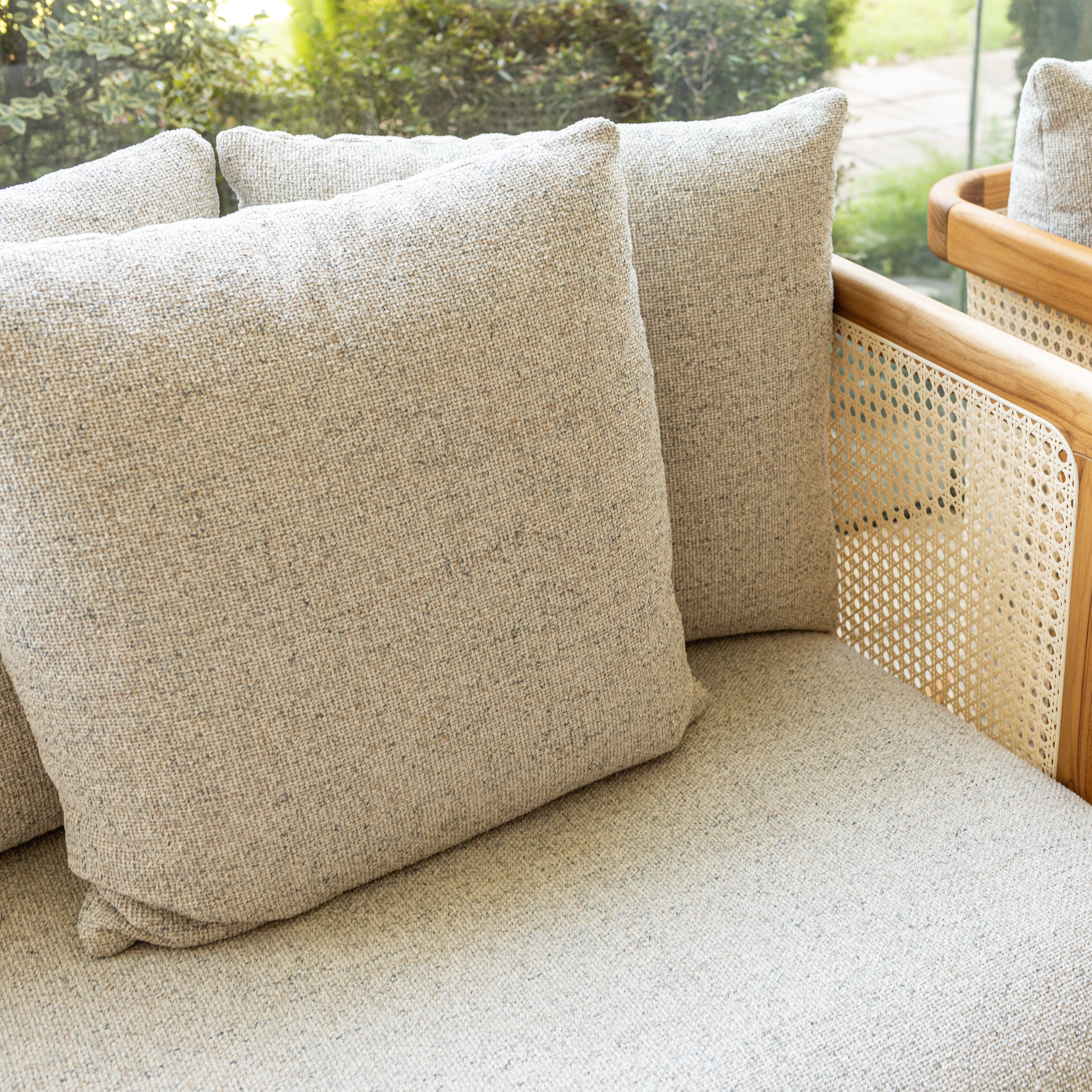 Uultis Contemporary Furniture