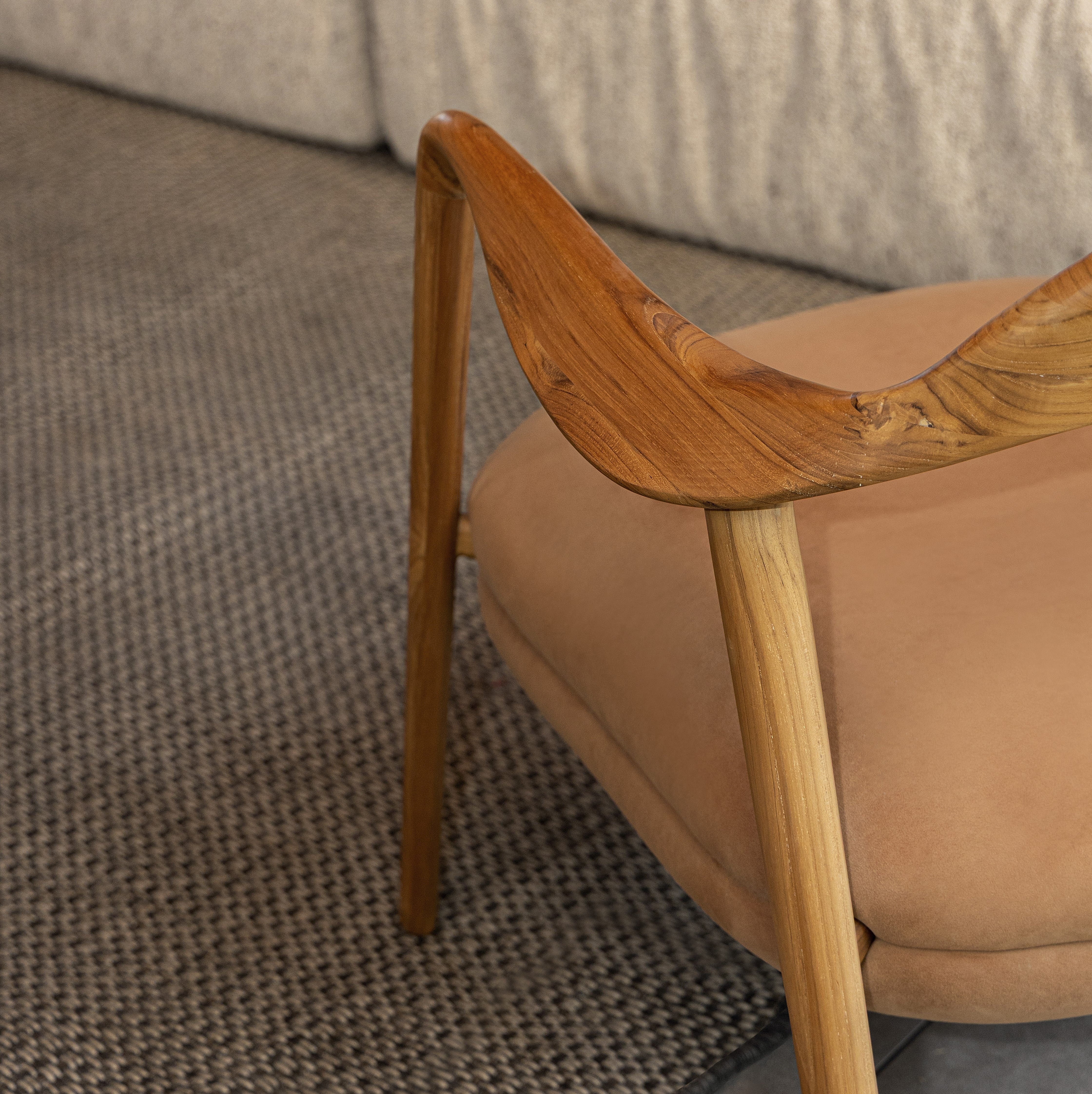 Uultis Contemporary Furniture