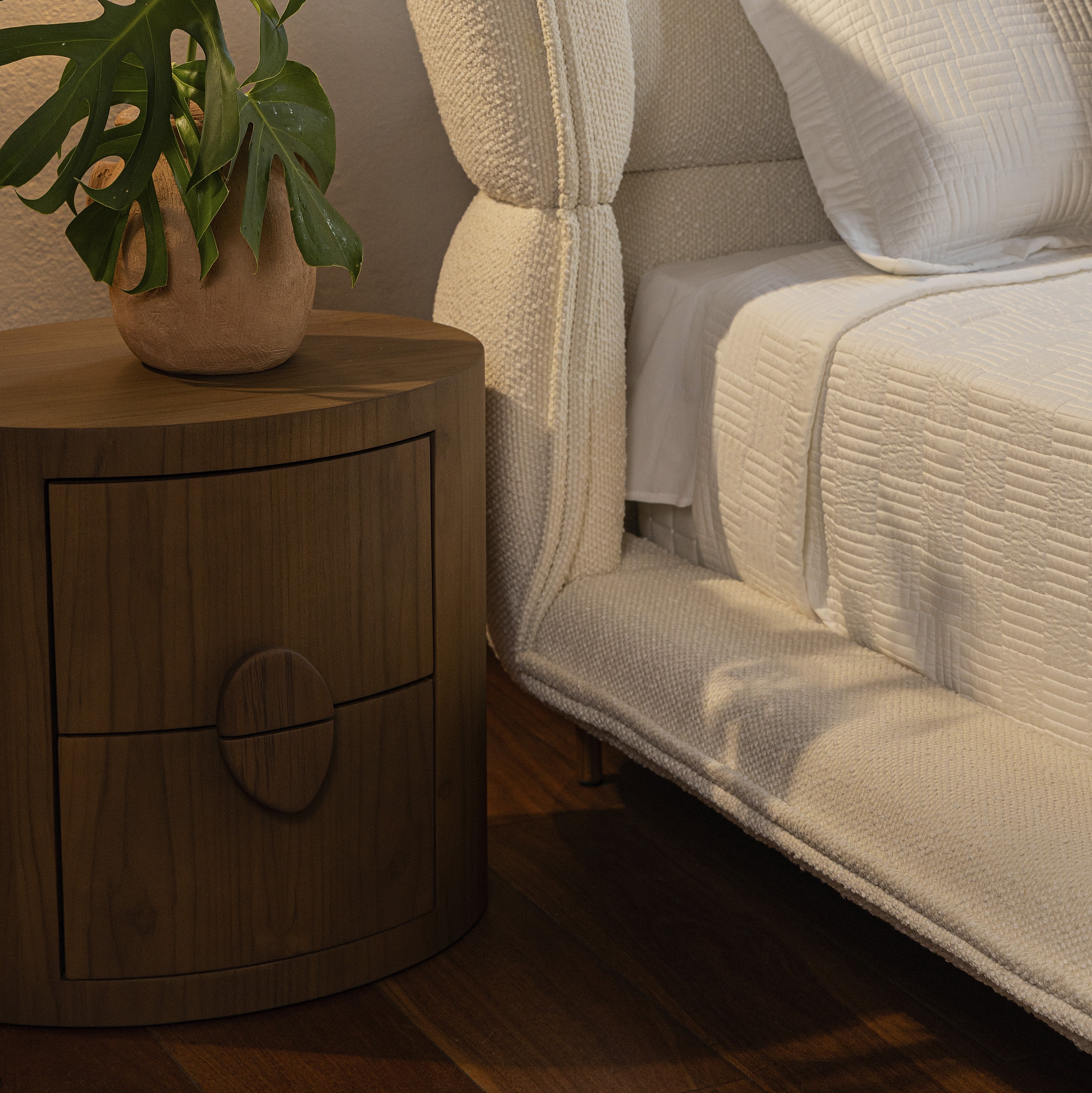 Uultis Contemporary Furniture