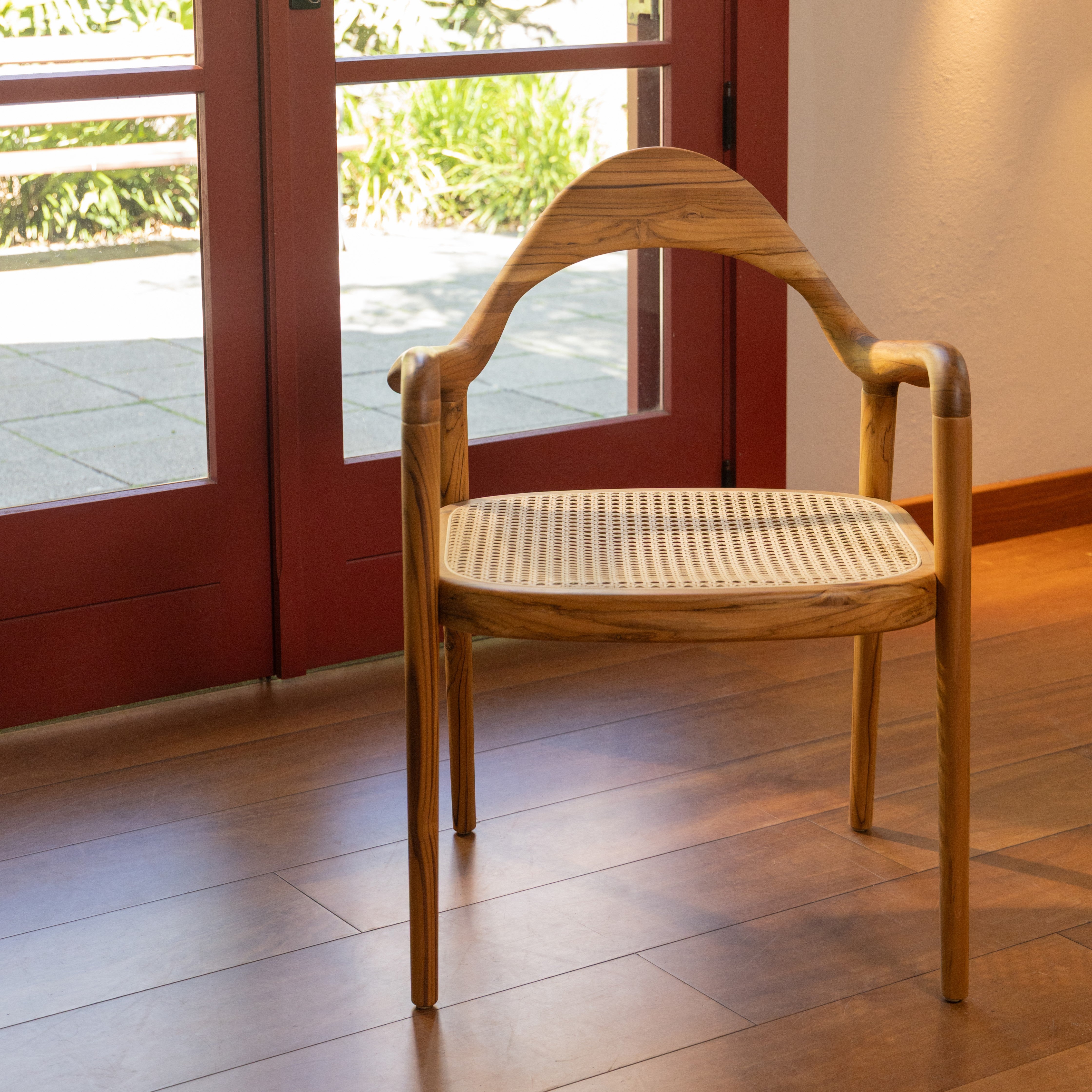 Uultis Contemporary Furniture