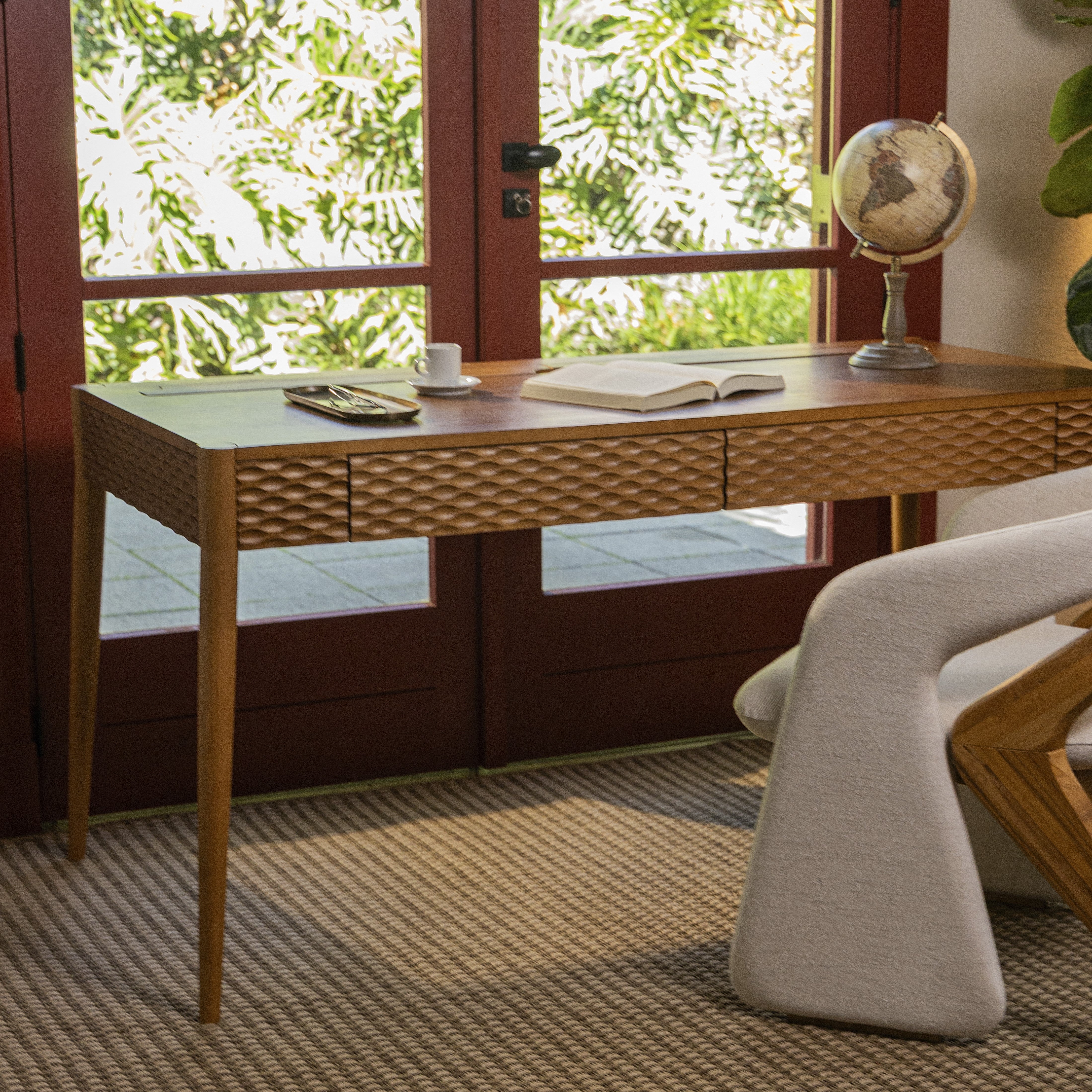Uultis Contemporary Furniture