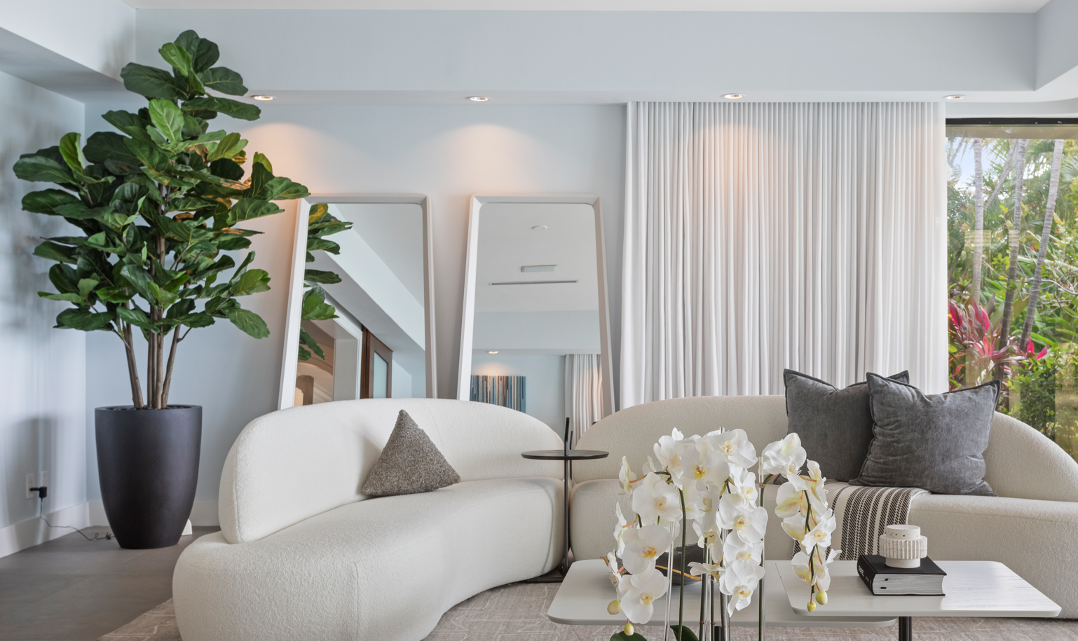 Uultis Contemporary Furniture