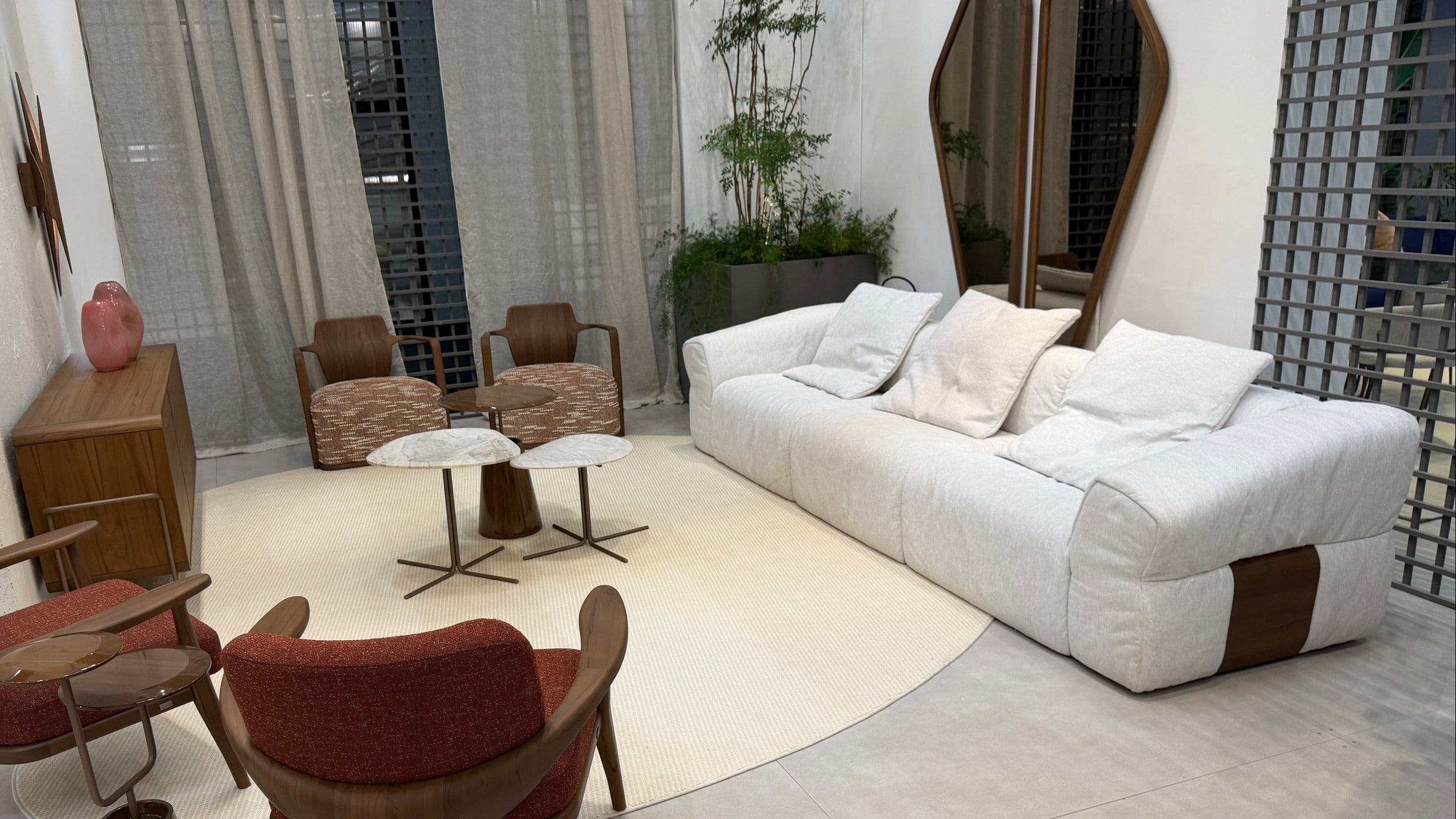 Uultis Contemporary Furniture
