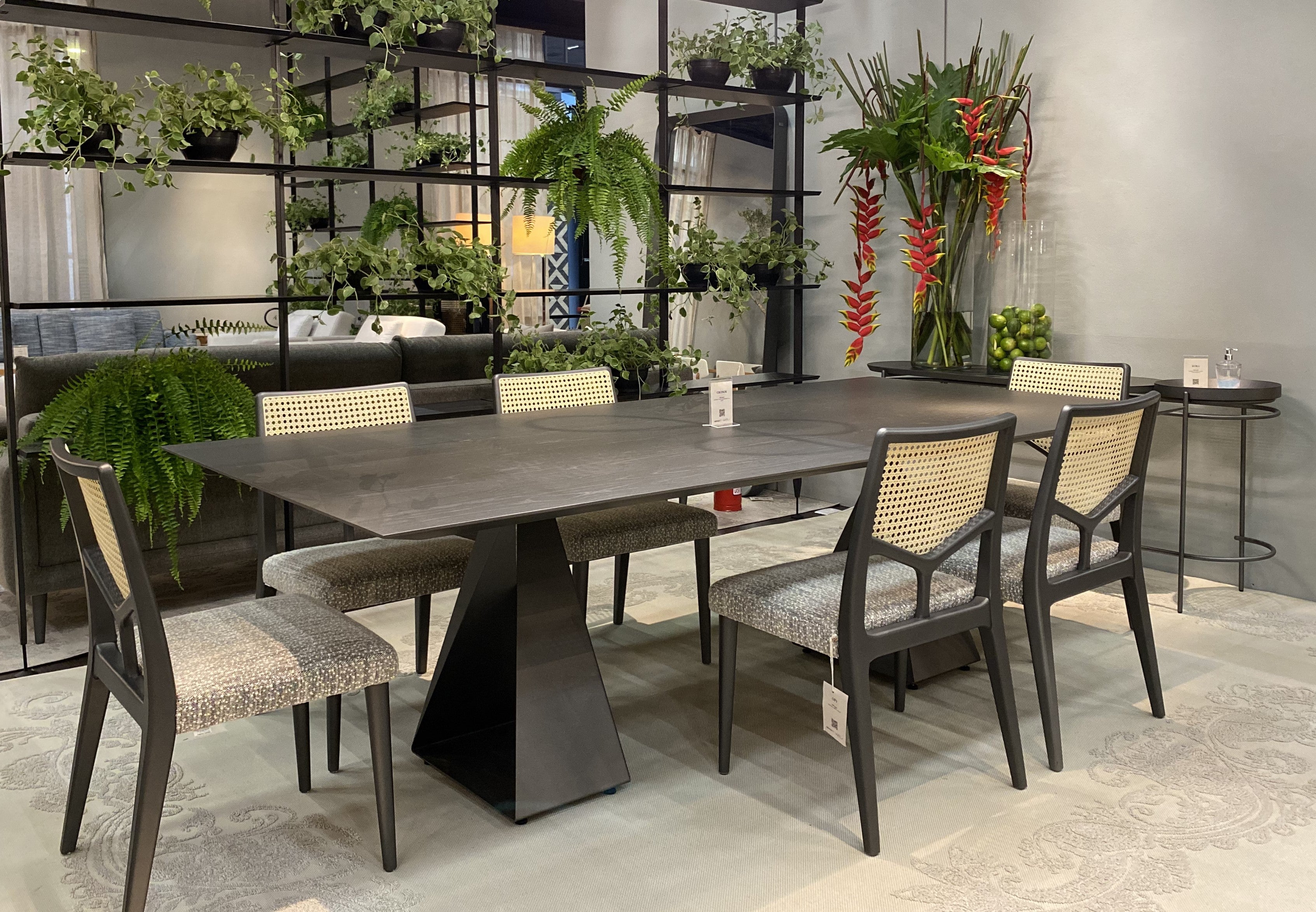 Uultis Contemporary Furniture
