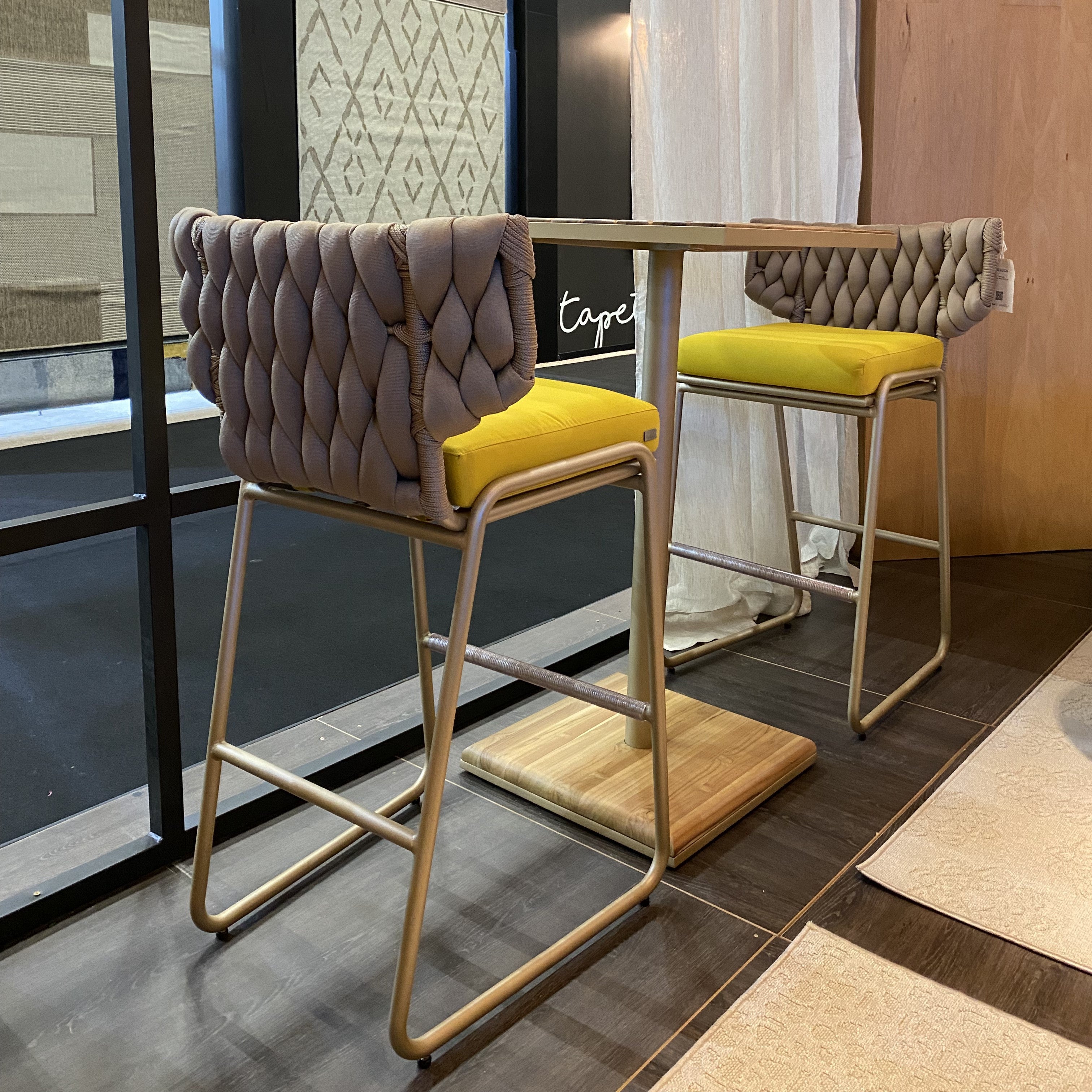 Uultis Contemporary Furniture
