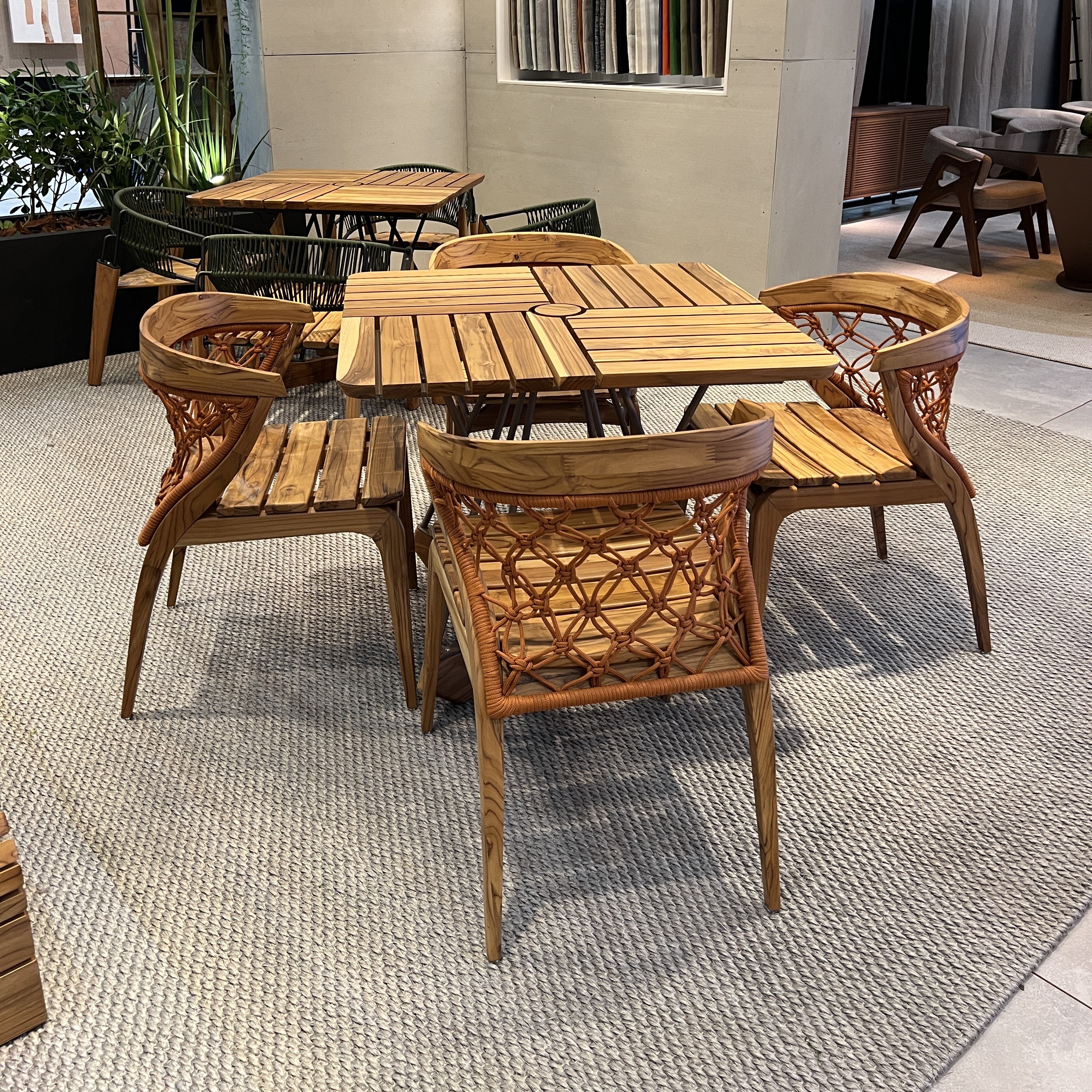 Uultis Contemporary Furniture