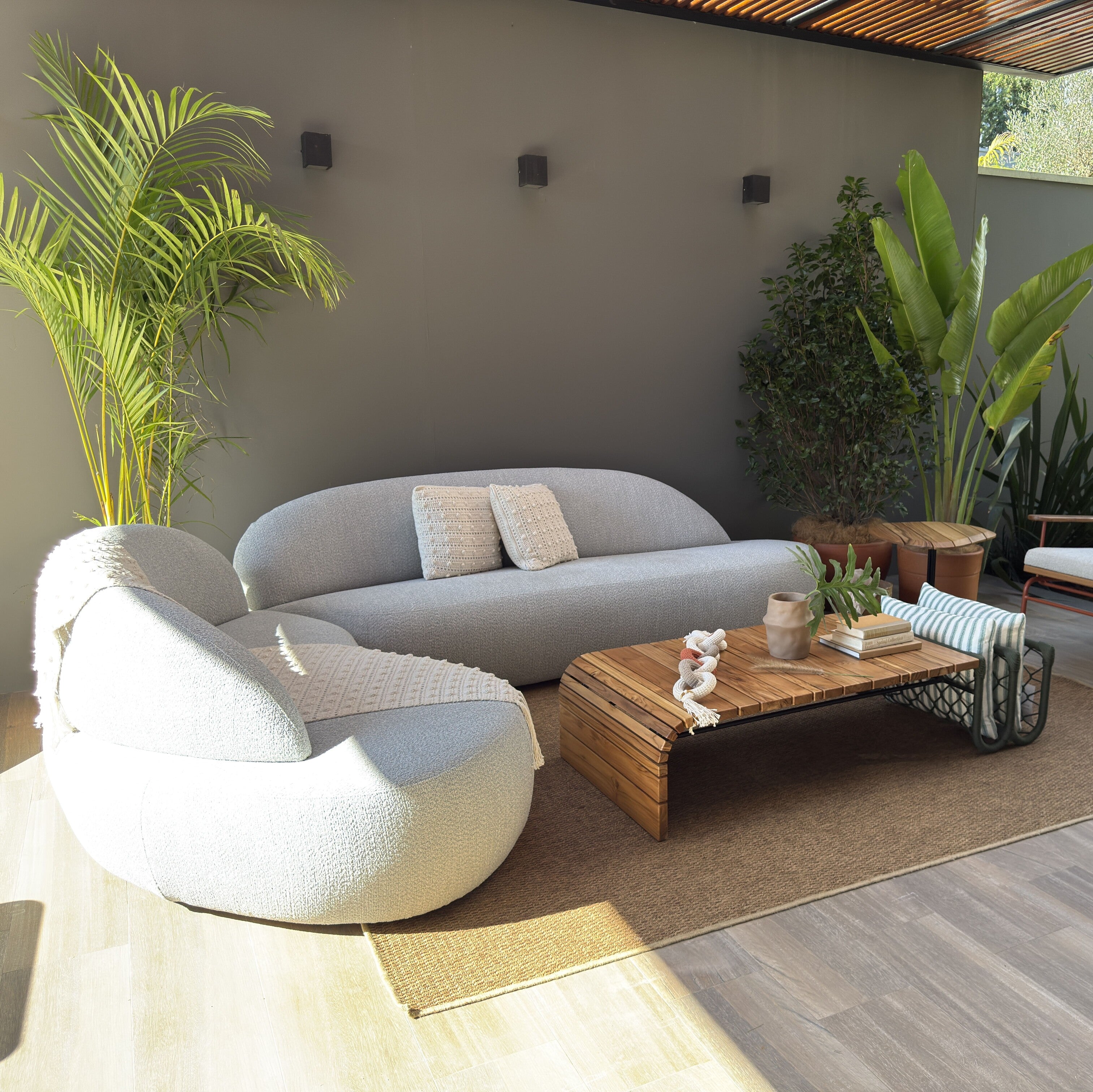Uultis Contemporary Furniture