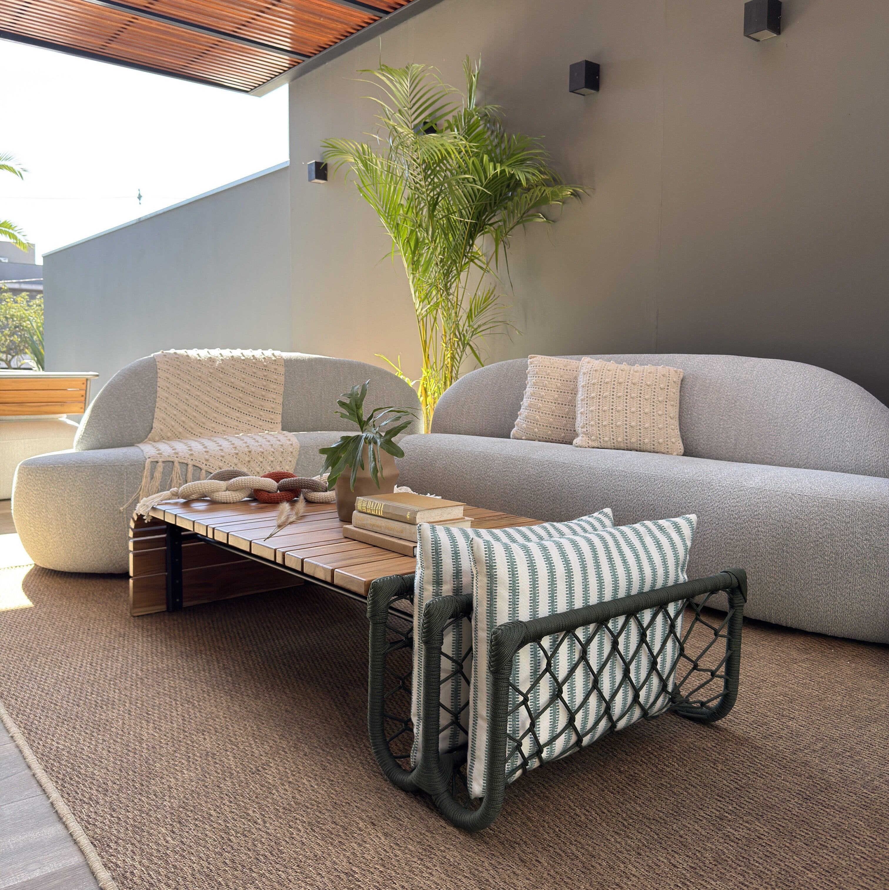 Uultis Contemporary Furniture