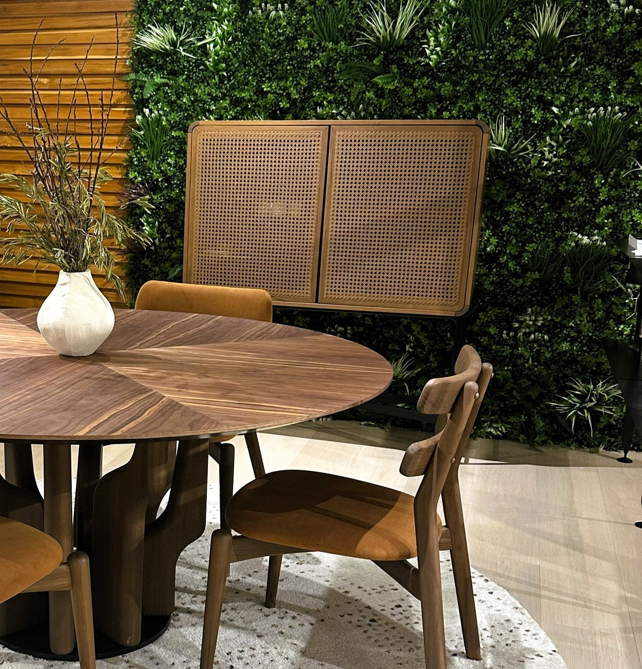 Uultis Contemporary Furniture
