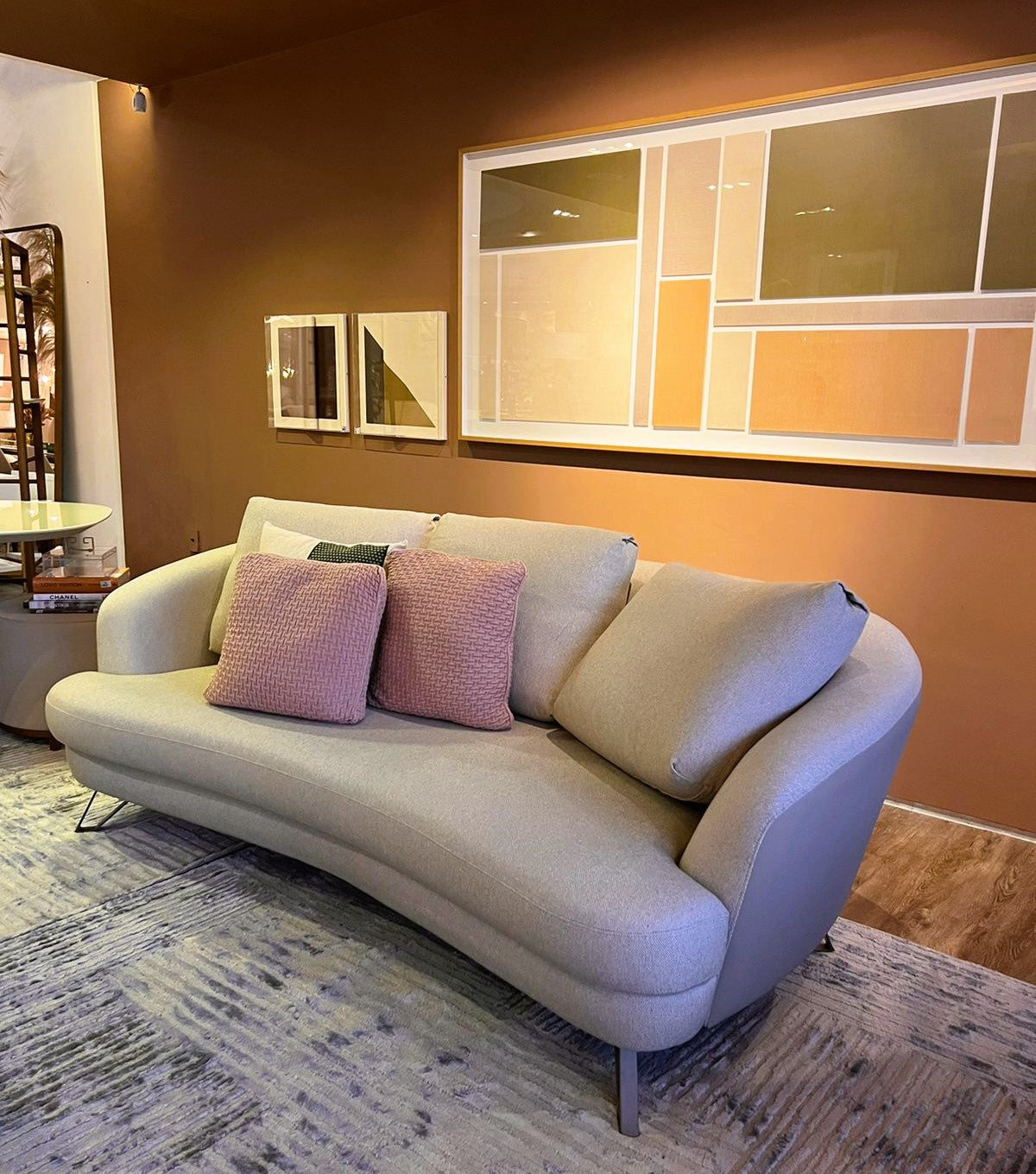 Uultis Contemporary Furniture