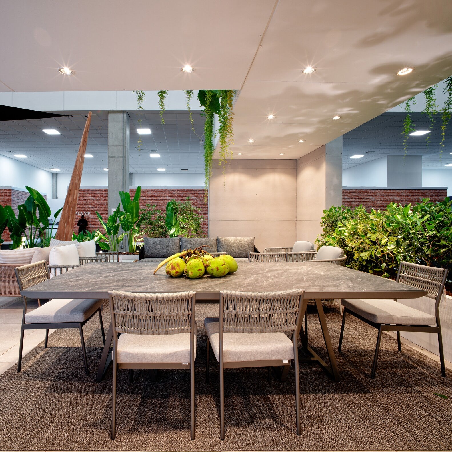 Uultis Contemporary Furniture