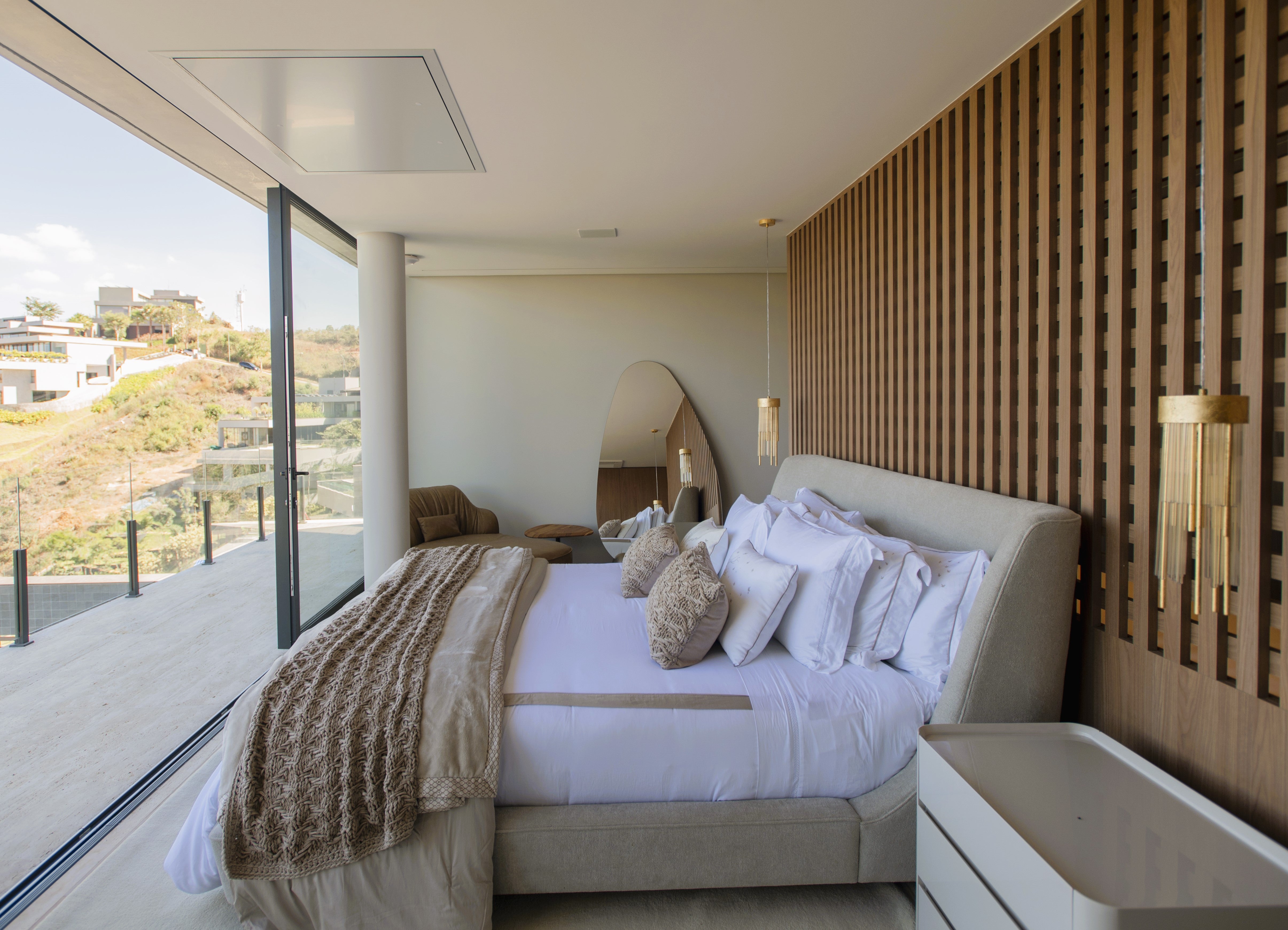 Uultis Contemporary Furniture