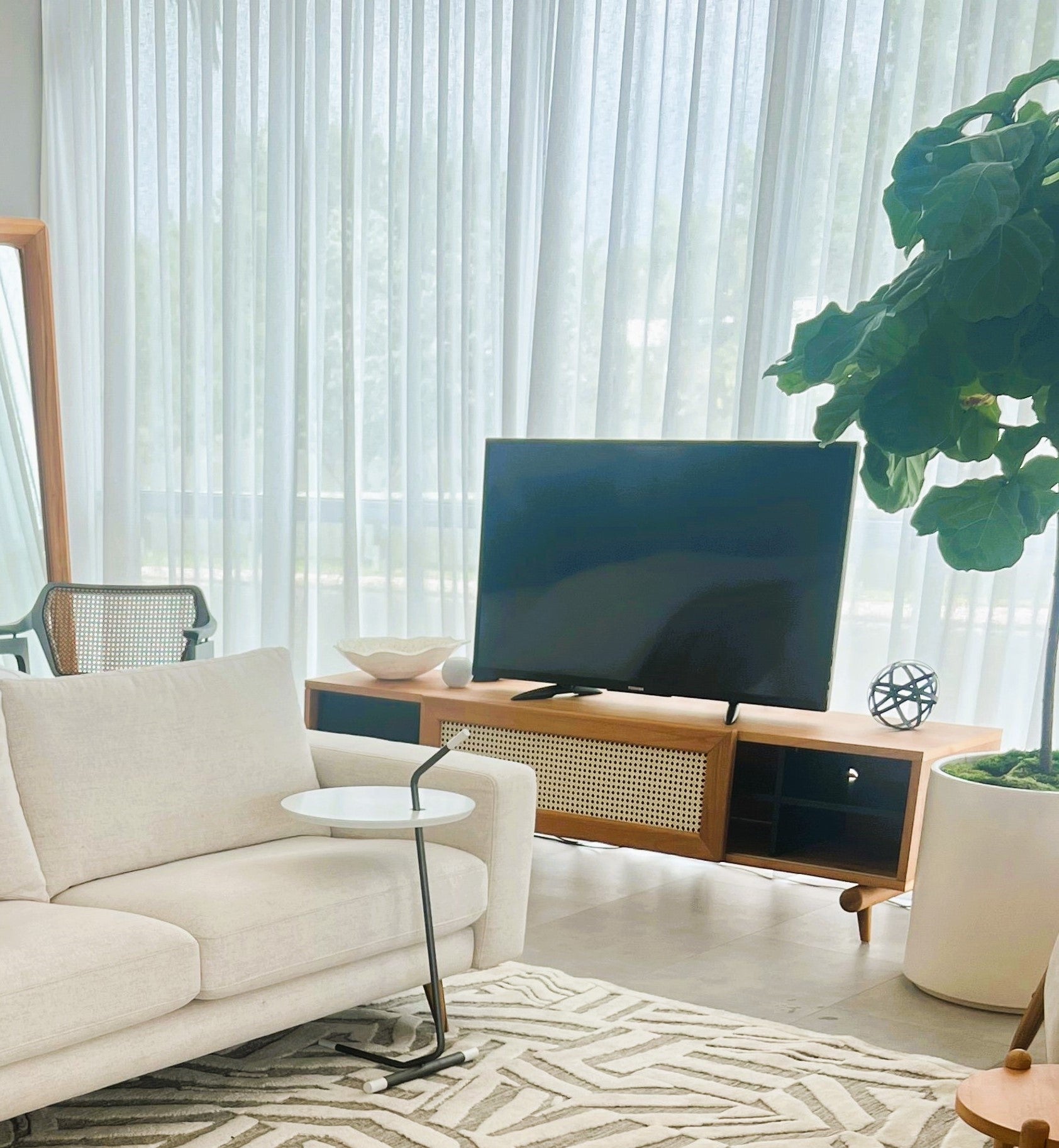 Uultis Contemporary Furniture