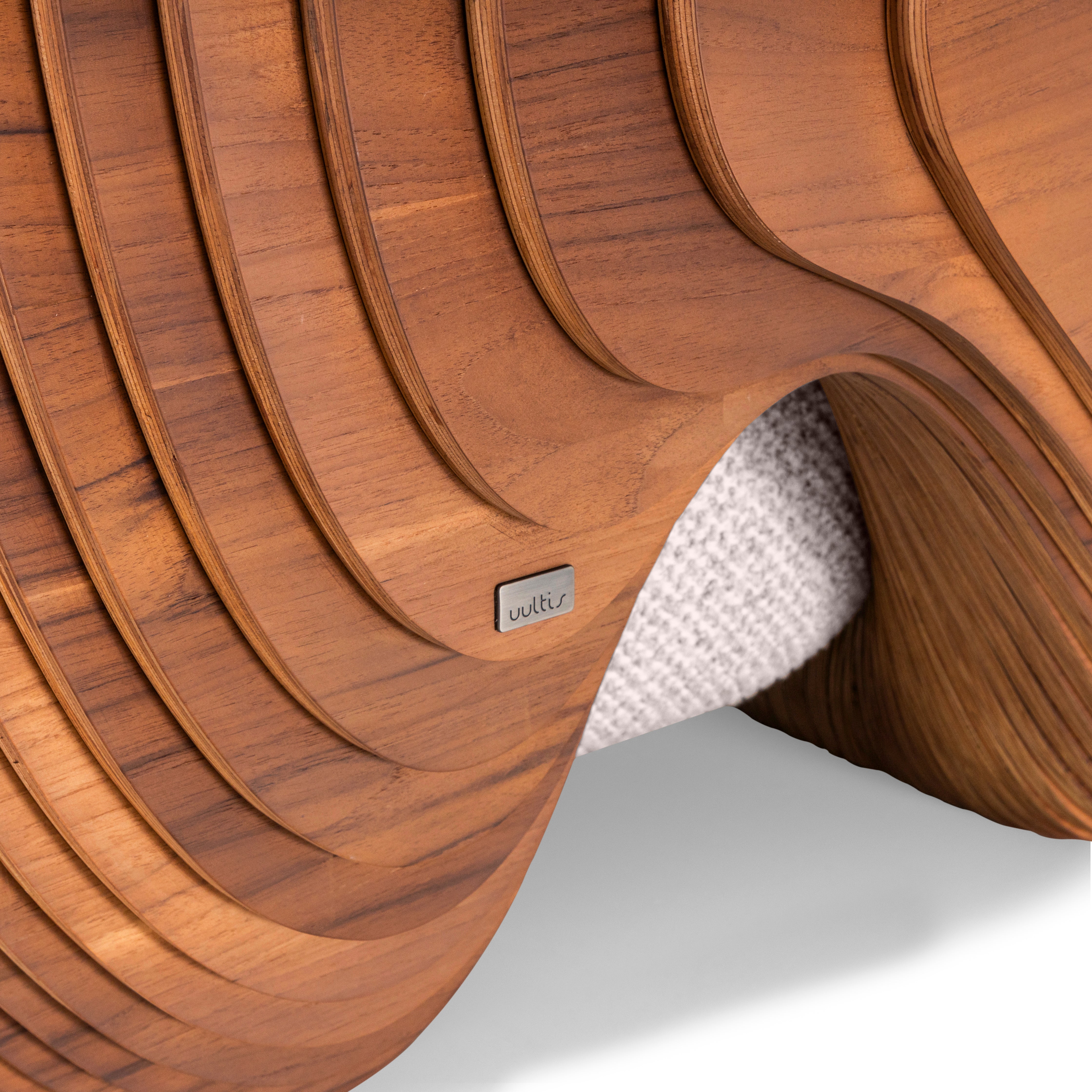 ABBRACCIO Armchair in Walnut and Beige Fabric