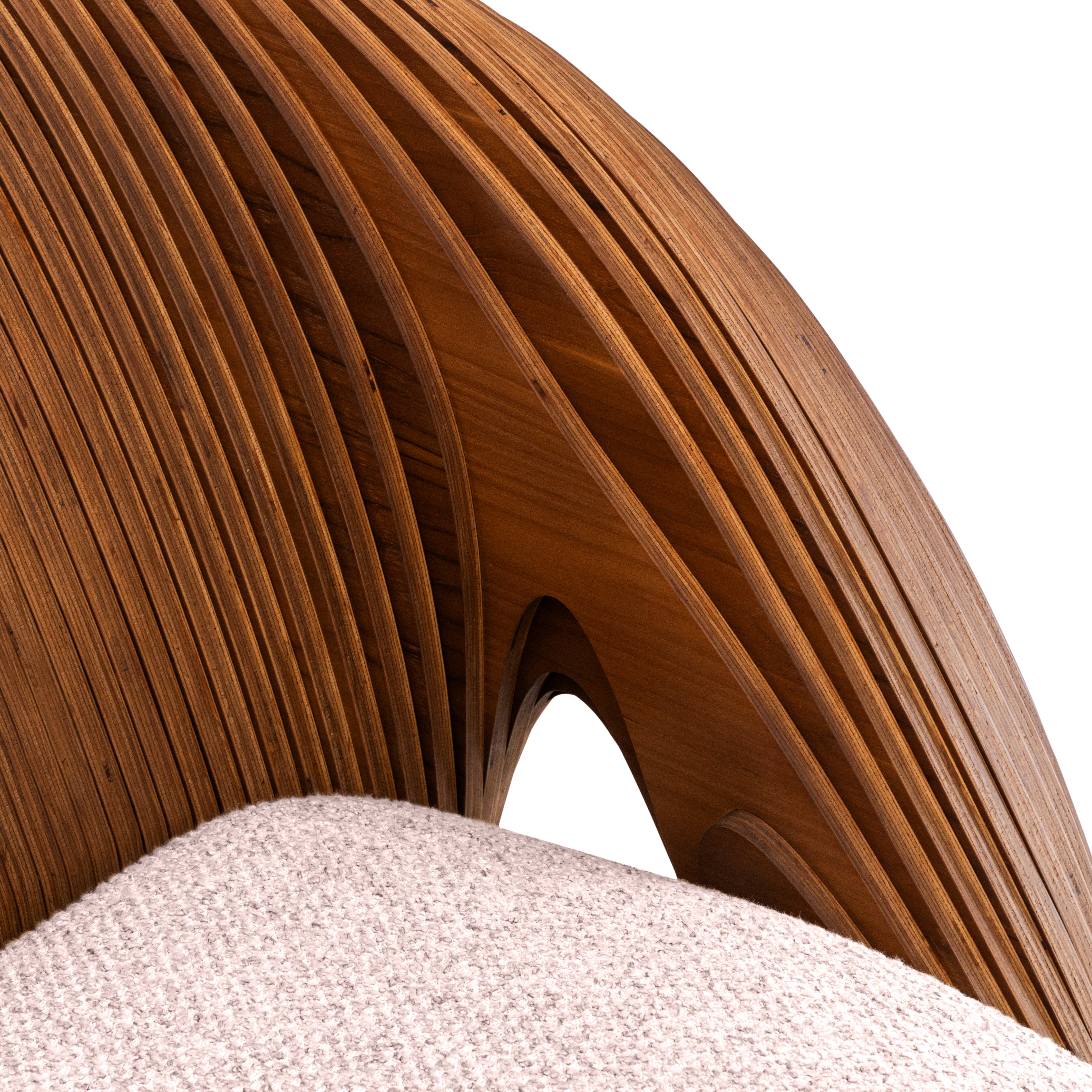 ABBRACCIO Armchair in Walnut and Beige Fabric