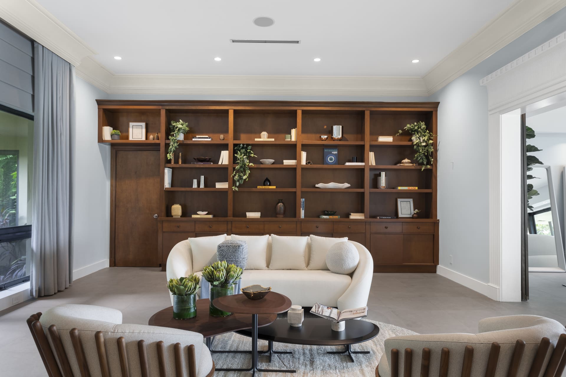 Uultis Contemporary Furniture