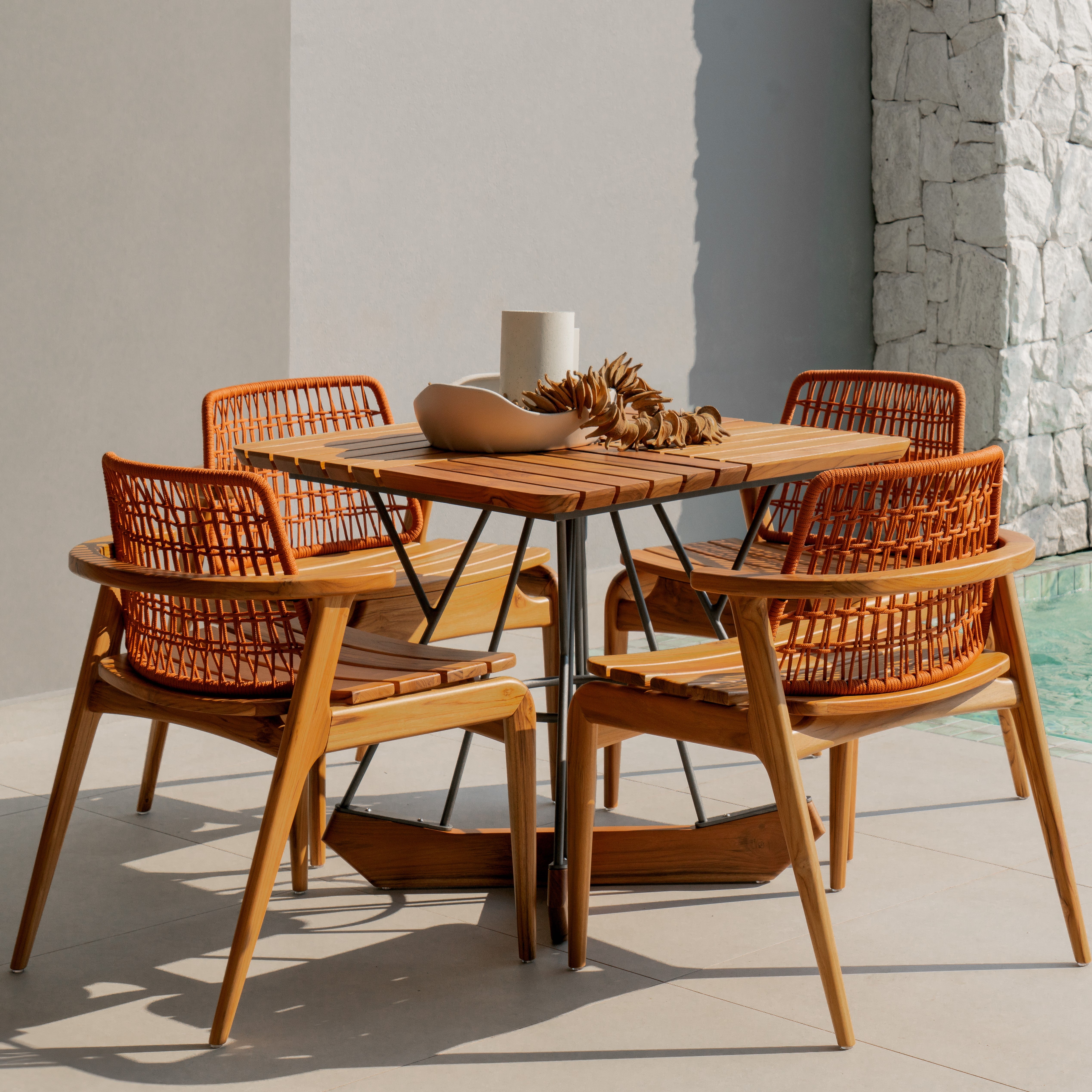 Uultis Contemporary Furniture
