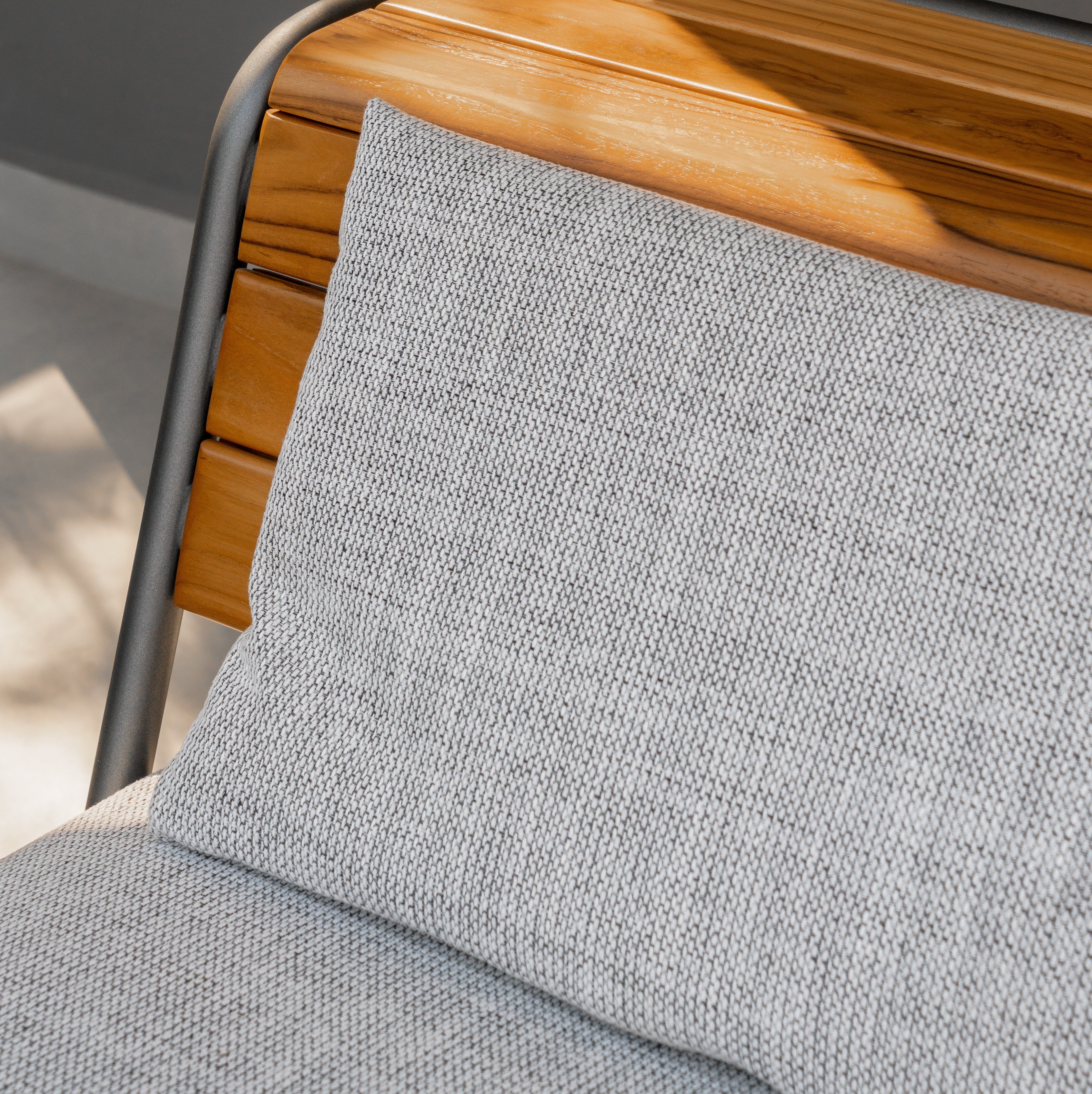 Uultis Contemporary Furniture