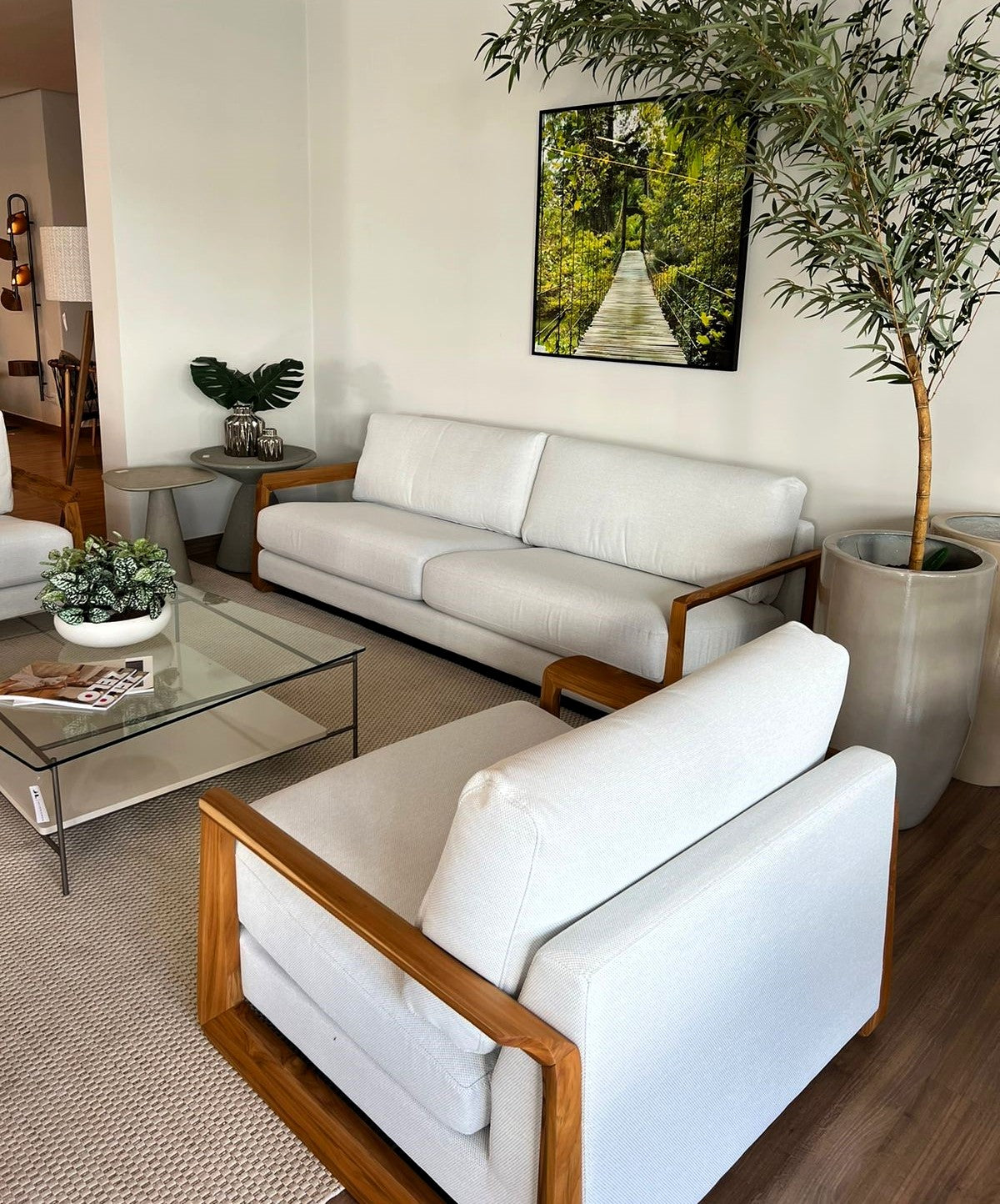 Uultis Contemporary Furniture