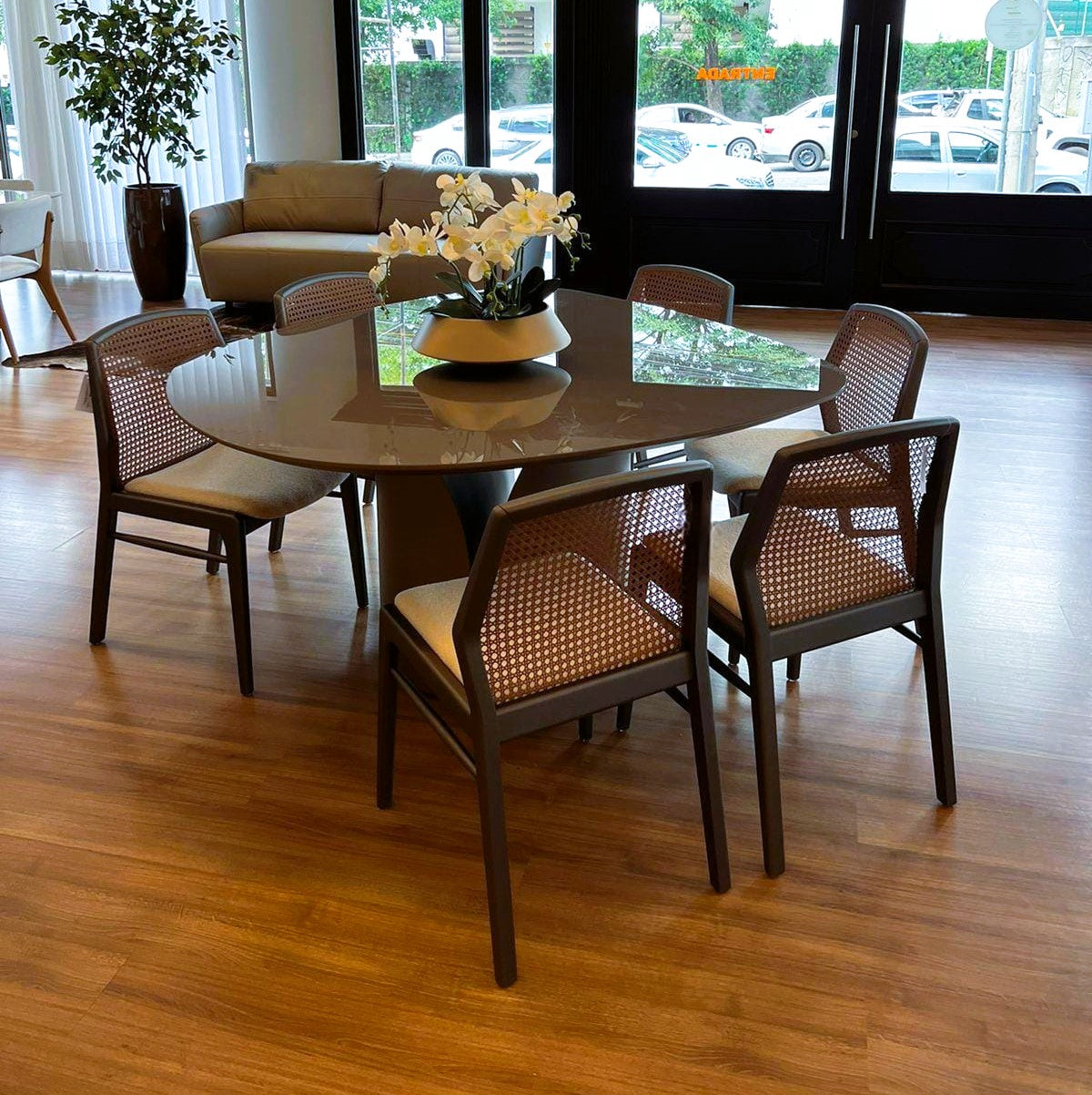 Uultis Contemporary Furniture