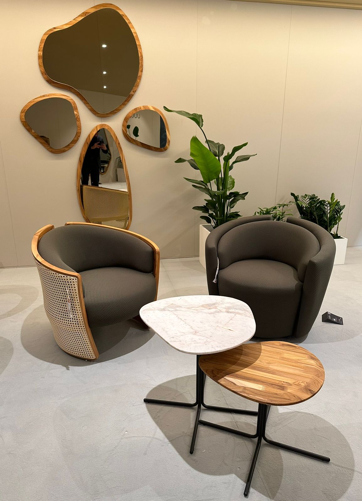 Uultis Contemporary Furniture