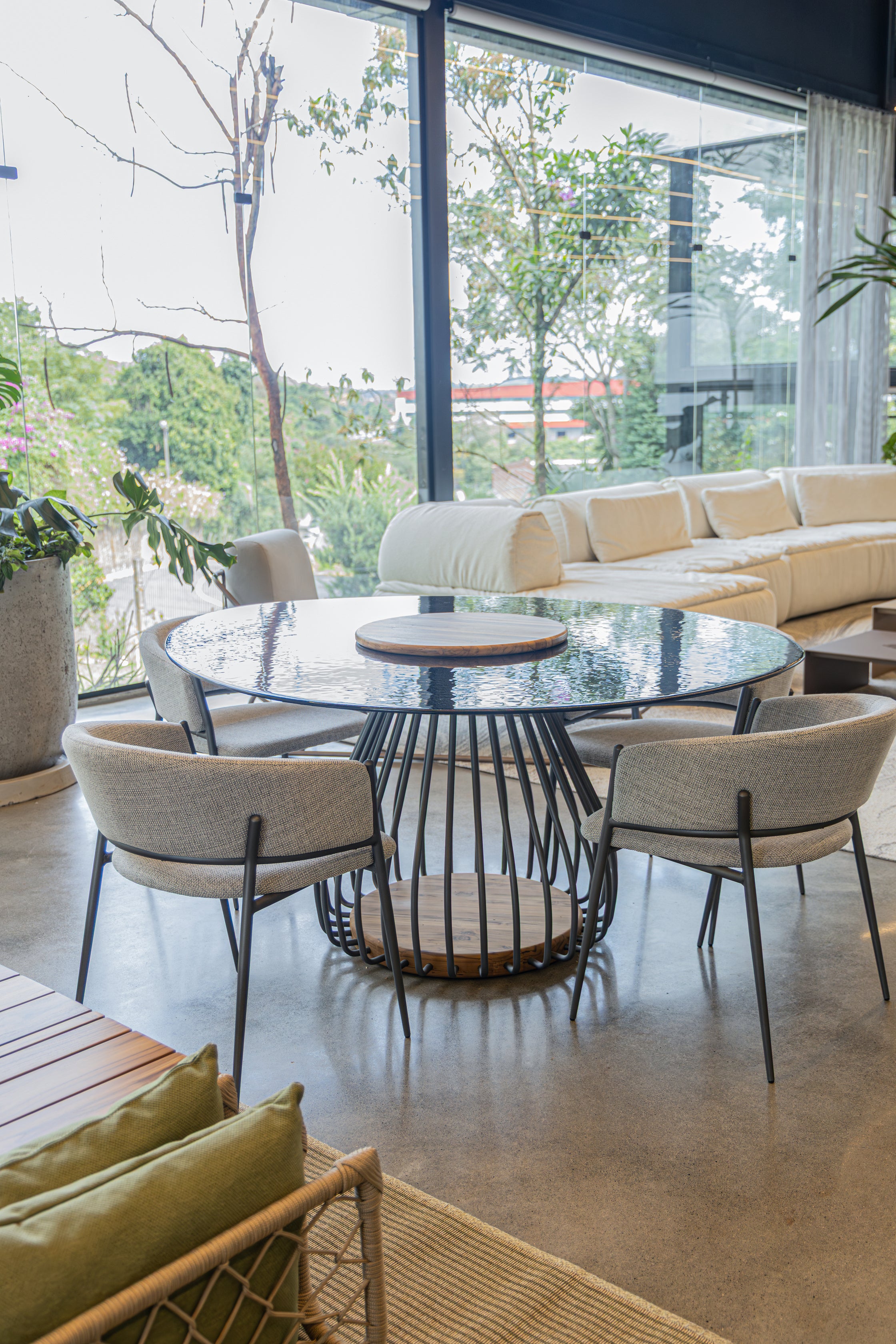 Uultis Contemporary Furniture