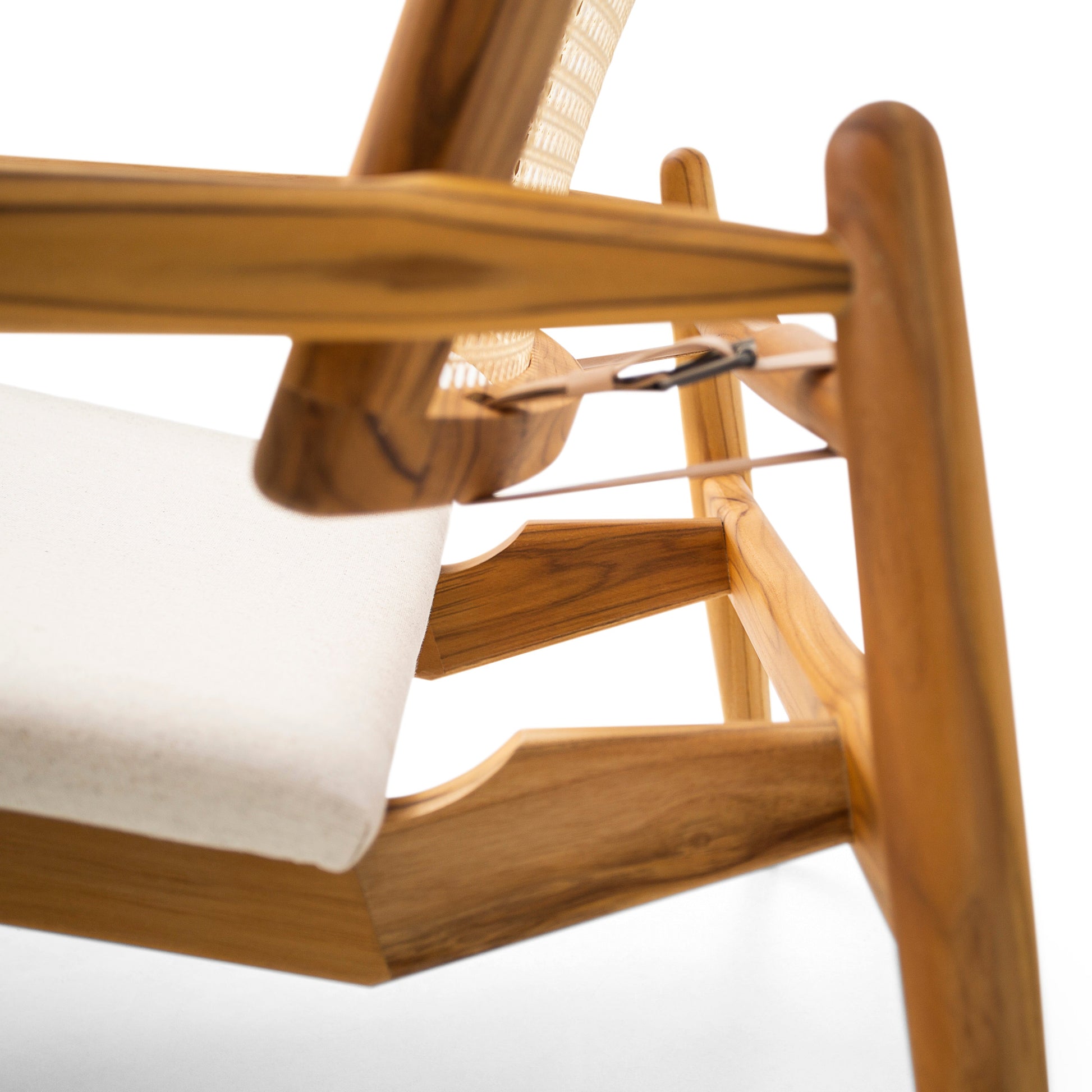 Uultis SOHO Armchair MH3770 148-Teak A-2316 Natural Cane